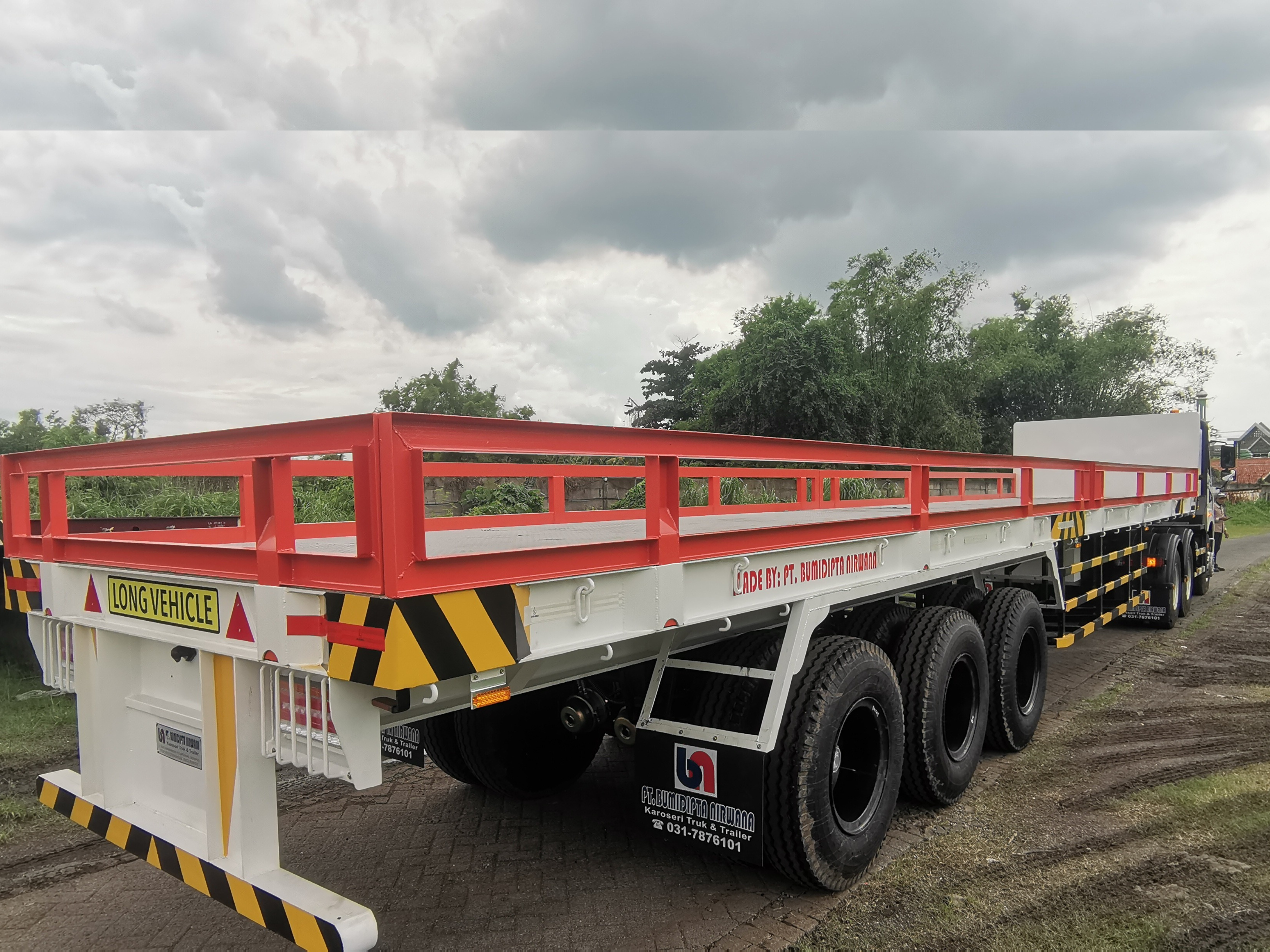 Ekor Trailer 45 Feet Lantai Murah PT. Bumidipta Nirwana